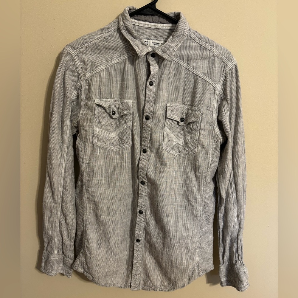 Buckle dress shirt